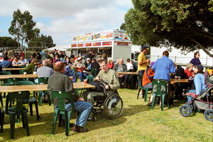 Volksfest bei der Sonnenfinsternis