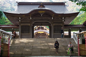 Yahiko Shrine